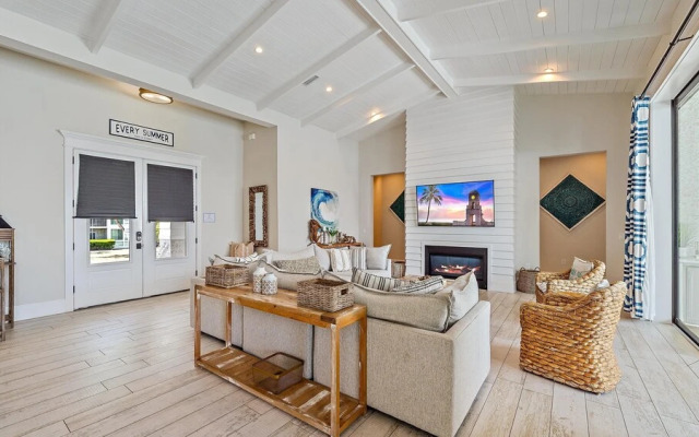 Dream Island 8 Bedroom Home