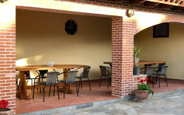 Chill out studio in the leafy Livadia village