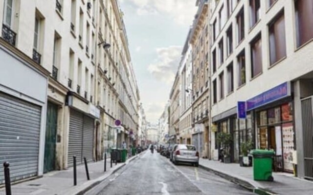 Renovated Apt close to Bastille. Sleeps 4