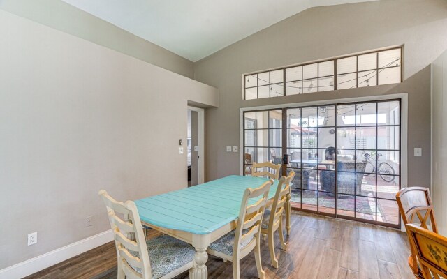 Pet-friendly Scottsdale Home w/ Screened Porch!