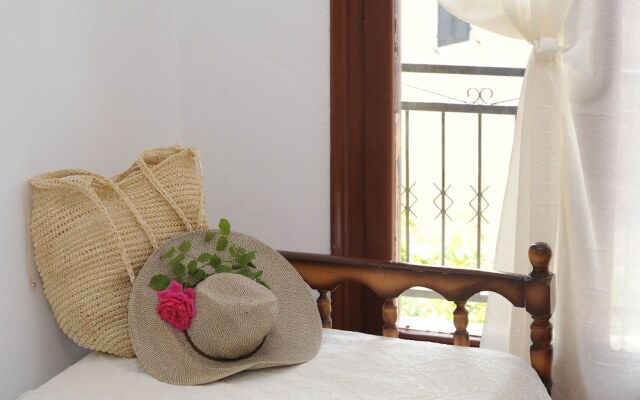 Traditional Greek Maisonette Antiperni