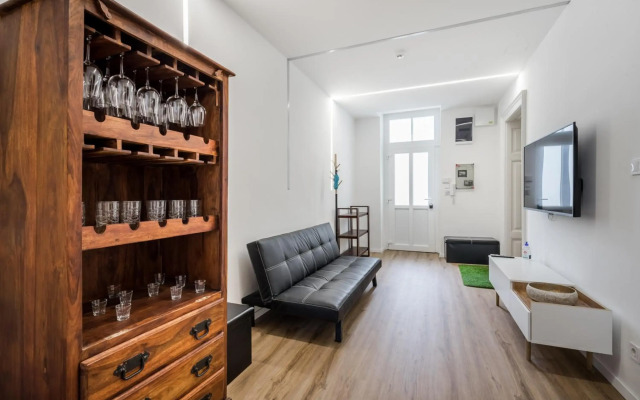 BpR Stylish VAGA BOND Apartment with AC