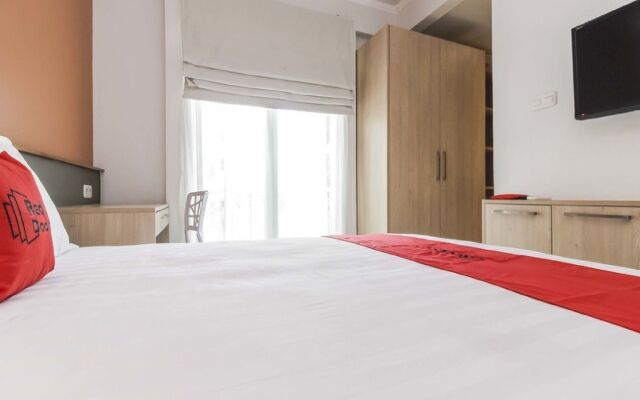 RedDoorz Syariah Plus @ Jatibening