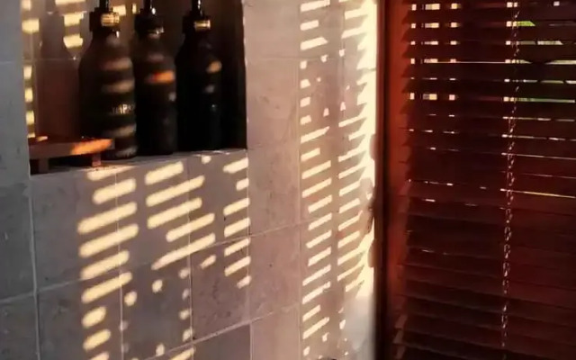 Paradise Garage Komodo Villa