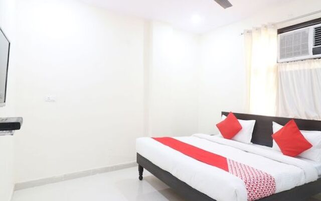 OYO 49097 Comfort Palace