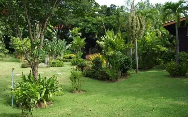 Suwan Guesthouse & Resort