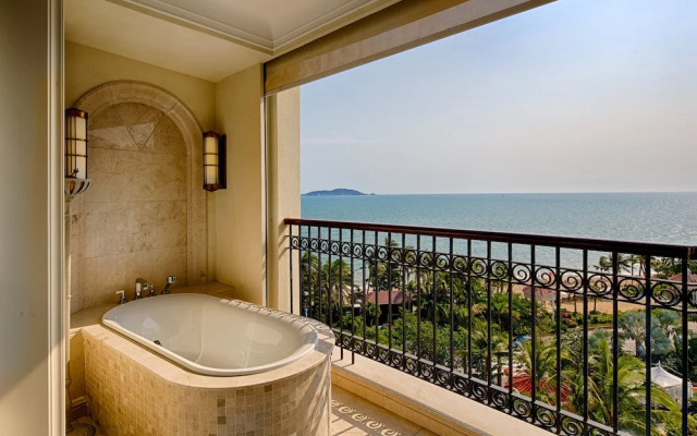 Crown Plaza Resort Sanya Bay
