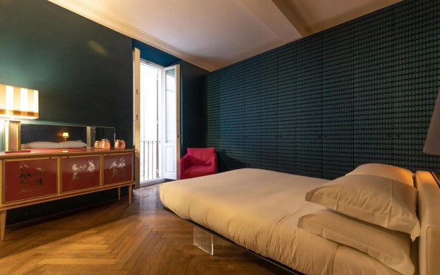 Chic And Style In Historical Via Giulia
