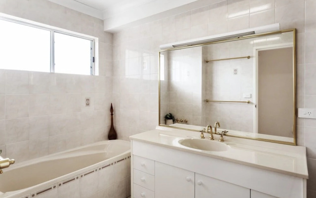 Albacore Unit 8,12 Ondine Close