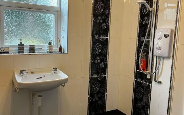 Stay in Comfort , Completely Renovated