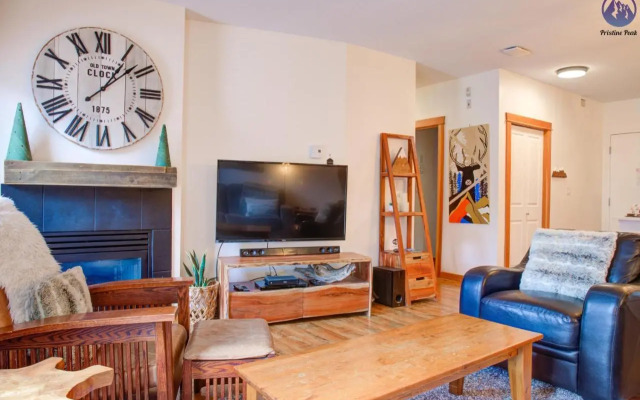 Modern Nordic 2 Bedroom Mountain View Condo