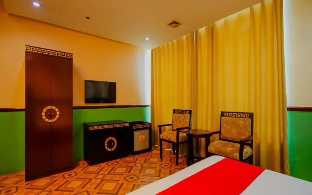 Vaccinated Staff - OYO 838 Manila Crown Palace Hot