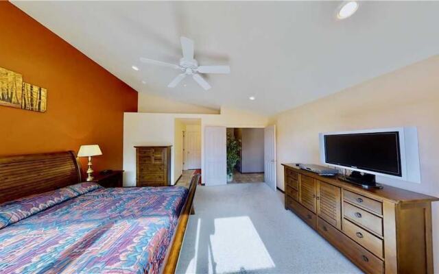 Mountain Paradise ~ G3 - 3 Br condo by RedAwning