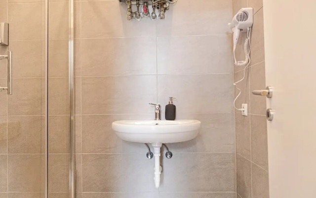 Easy Center Access 2BR Apt Near AKH