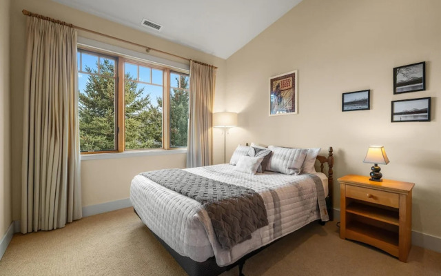 The Three Sisters Walk to Downtown Sisters