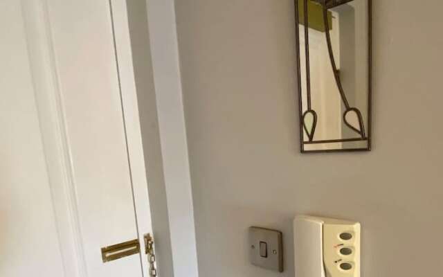NEW Super 2 Bedroom Flat in Falkirk