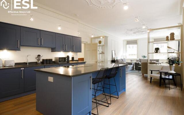 Entire Luxury Apartment Block - Sleeps 18 - Overlooking Shrewsbury Square