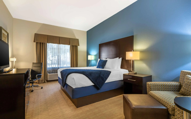 Best Western Plus Lytle Inn & Suites