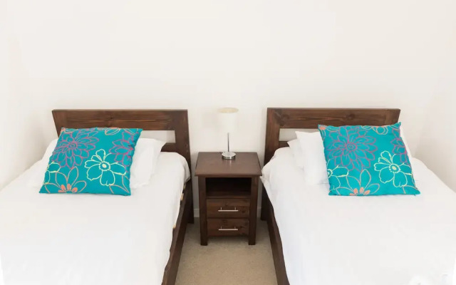 Waters Edge Apartment at Beach House