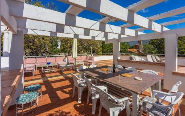 Vaho Holiday Home