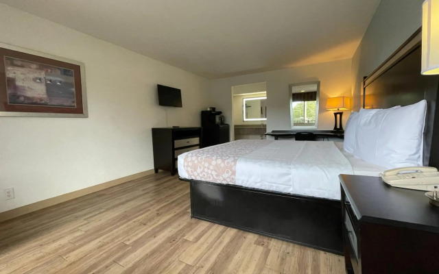 Tricove Inn & Suites