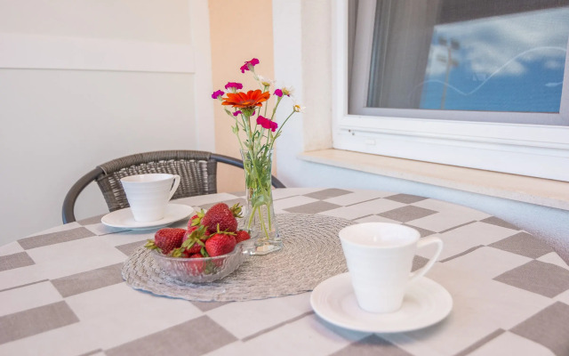 Beachfront Apartment Mira 1