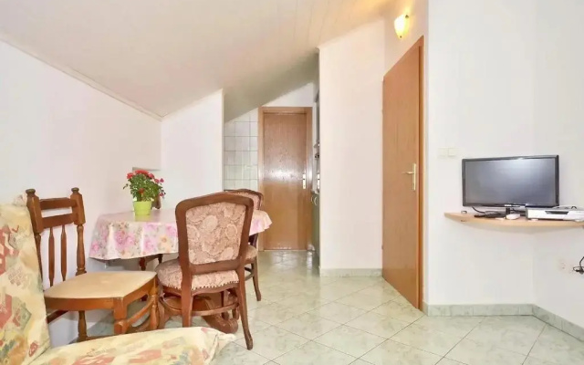 Apartments Toma-200m from beach