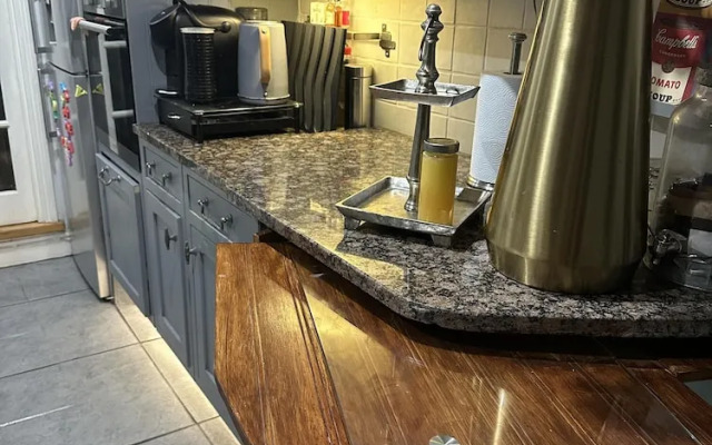 My Sky London House Near Attractions