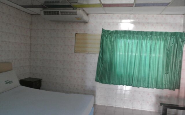 Bualuang Angthong Hotel
