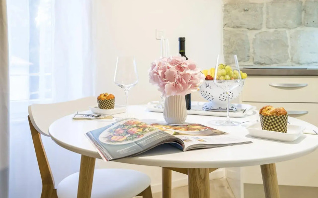 Studio Apartments Petar in old part of town