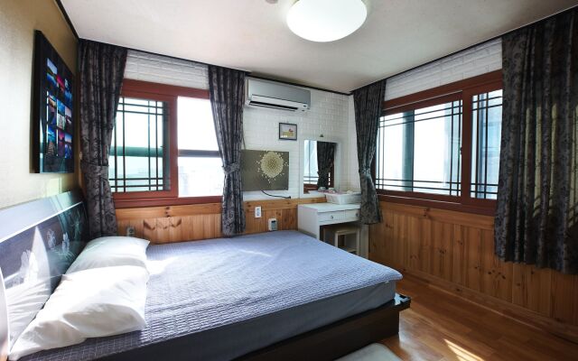 Gudeok Guest House - Hostel