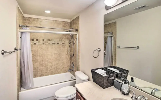 Pet-friendly Houston Home - 3 Mi to NRG Stadium!