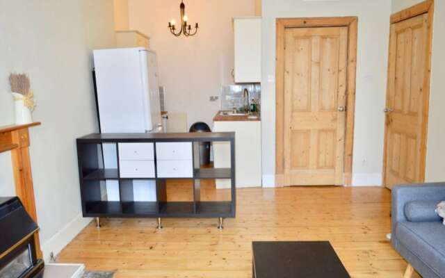 Bright & Spacious 1BD Apartment in Edinburgh