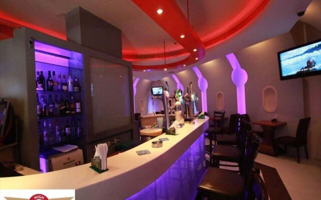 Manhattan Avenue Hotel