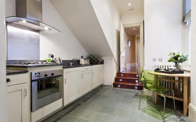 Gledhow Gardens by Onefinestay