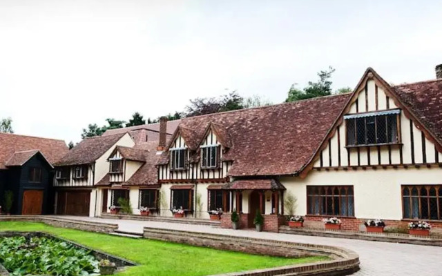 Отель Great Hallingbury Manor