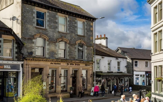 Top of the Bank Apartment