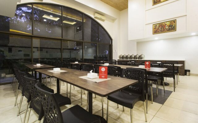 OYO 9806 Hotel Arvi