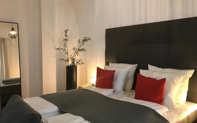 BARONHAUS Aparthotel & Suites