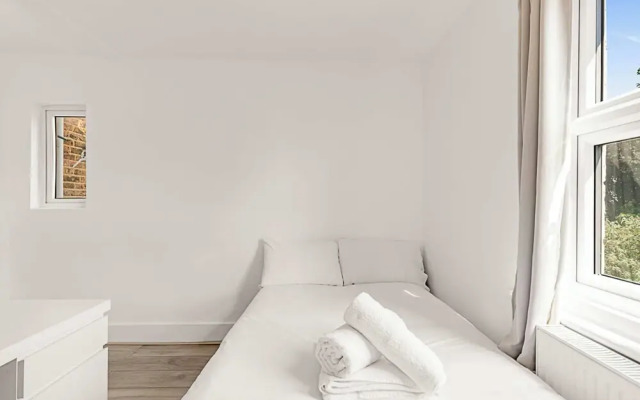 Bright and Newly Furnished Acton Apartment