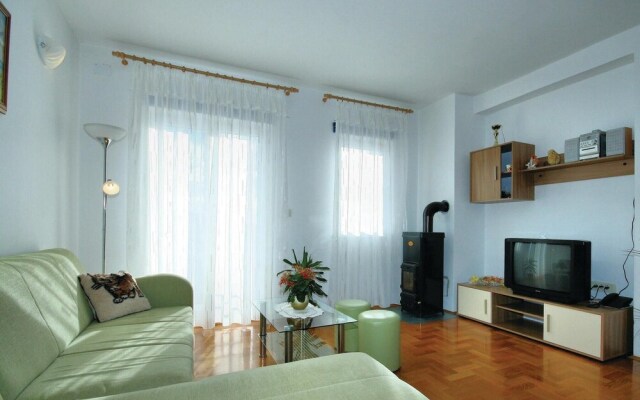 Nice Apartment in Jadranovo With 2 Bedrooms and Wifi