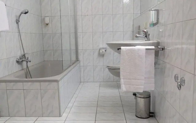 Ates Hotel Lampertheim by Aurum