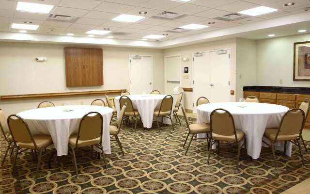 Hampton Inn & Suites Chesapeake-Square Mall