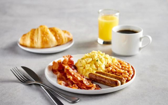 Holiday Inn Express & Suites Aurora by IHG
