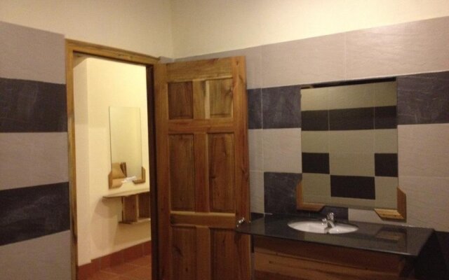 Thuyhouse Resort