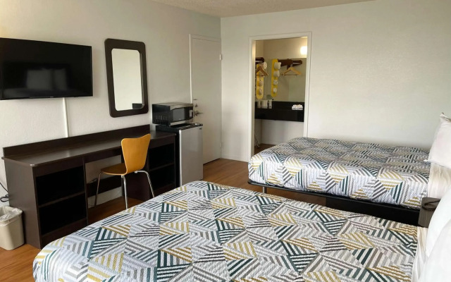 Motel 6 Troy, OH