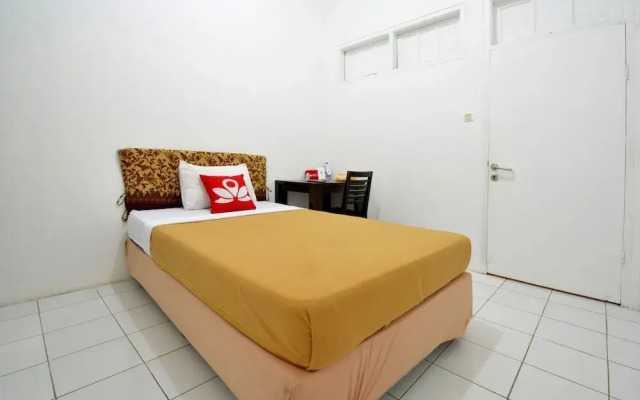 ZEN Rooms Basic Near Pasar Baru