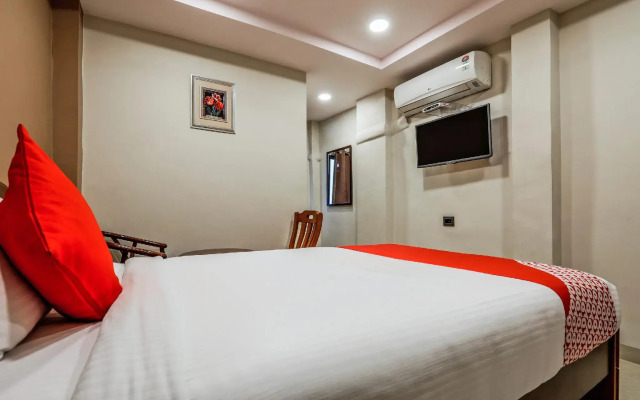 Collection O 5072 Padmini Hotel