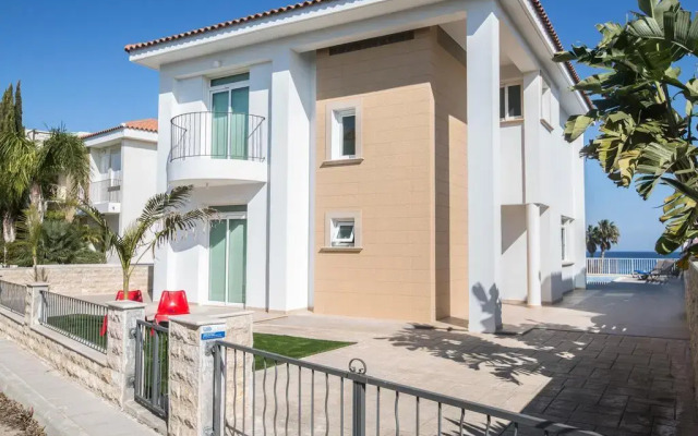 Shaye Frontline Villa