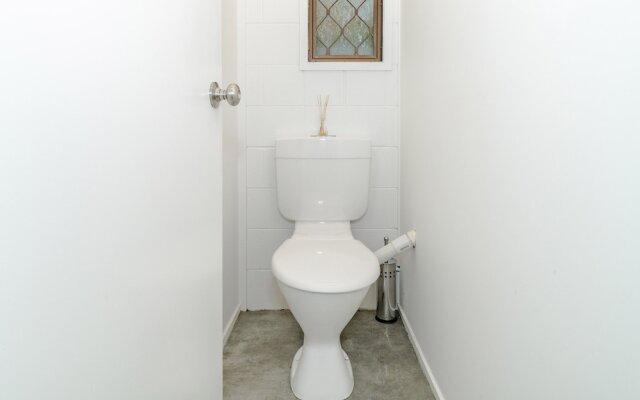 Birkenhead Modern 3 Bedrooms Villa